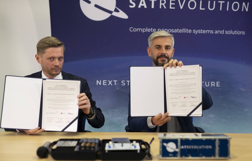 11 maja 2022 r. podpisano list o współpracy w sprawie budowy pierwszej w Polsce fabryki nanosatelitów SatRevolution