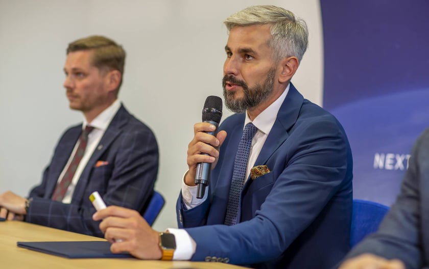 11 maja 2022 r. podpisano list o współpracy w sprawie budowy pierwszej w Polsce fabryki nanosatelitów SatRevolution