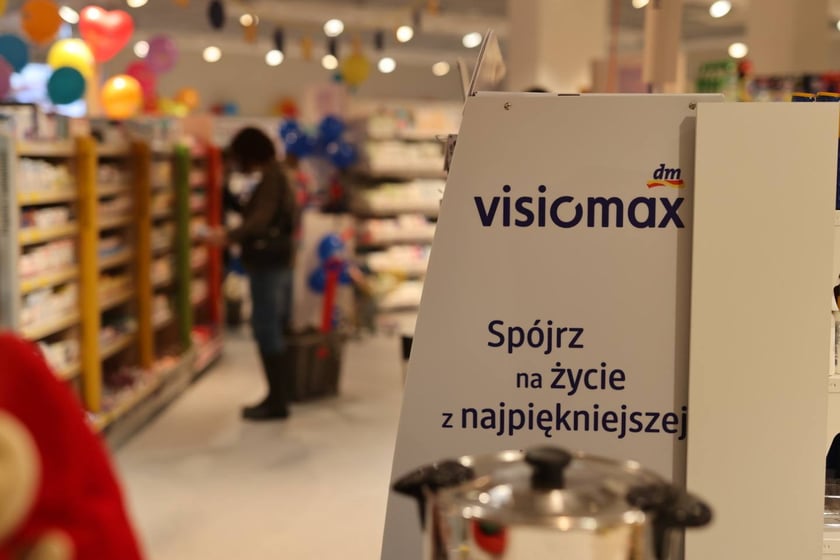 6 grudnia 2022 r. otwarto drogerię dm w centrum handlowym Marino we Wrocławiu