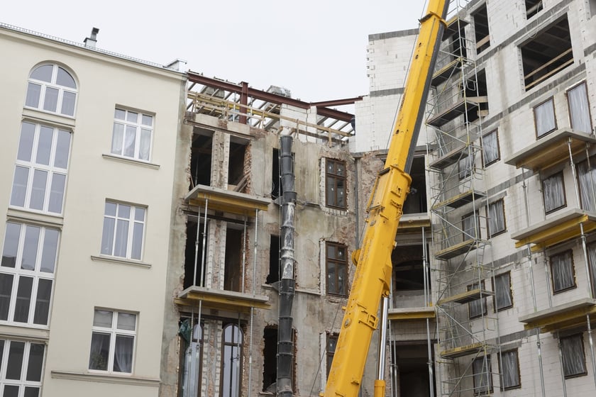 Trwa remont zabytkowej kamienicy przy ulicy Kołłątaja 23.