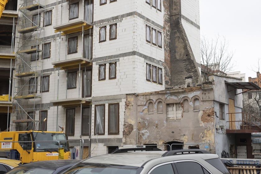 Trwa remont zabytkowej kamienicy przy ulicy Kołłątaja 23.