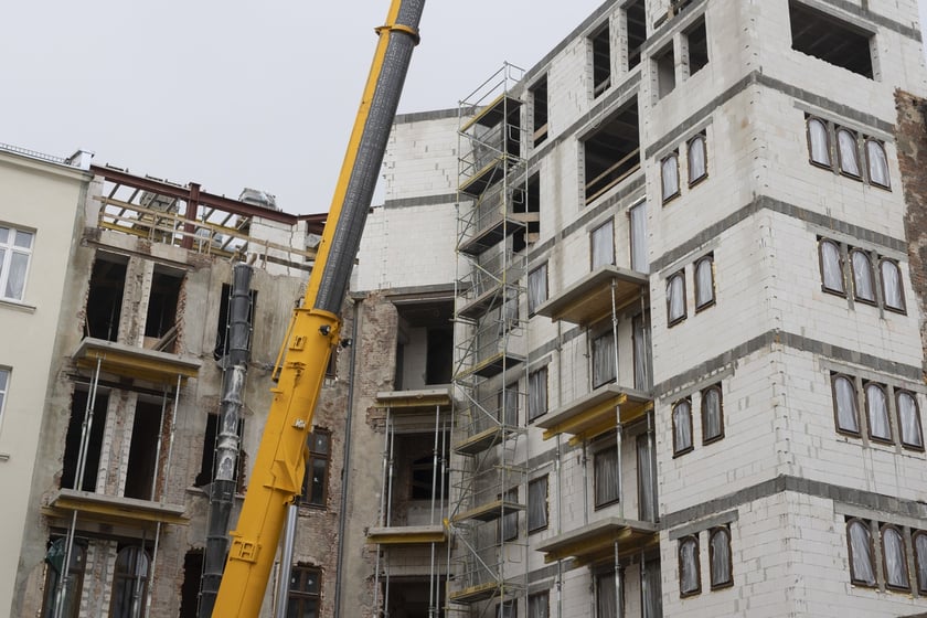 Trwa remont zabytkowej kamienicy przy ulicy Kołłątaja 23.