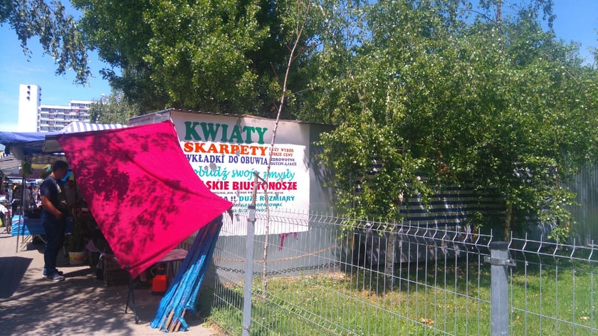 Targowisko Komandor przy ulicy Komandorskiej i Radosnej