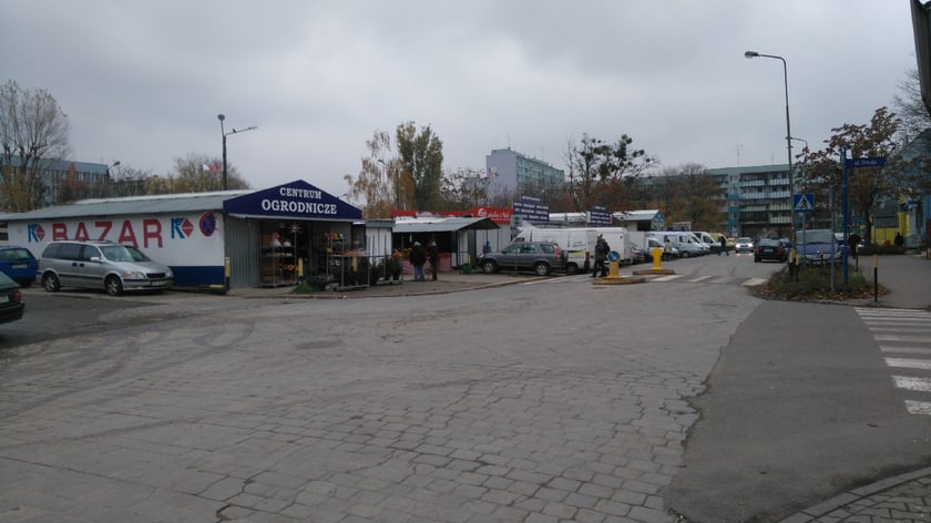 Targowisko Komandor przy ulicy Komandorskiej i Radosnej