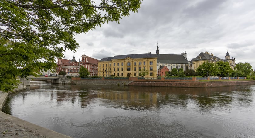 Dziś L'Uni ? dawniej ?Farmacja?. Nowoczesne biura w historycznych murach robią niezwykłe wrażenie