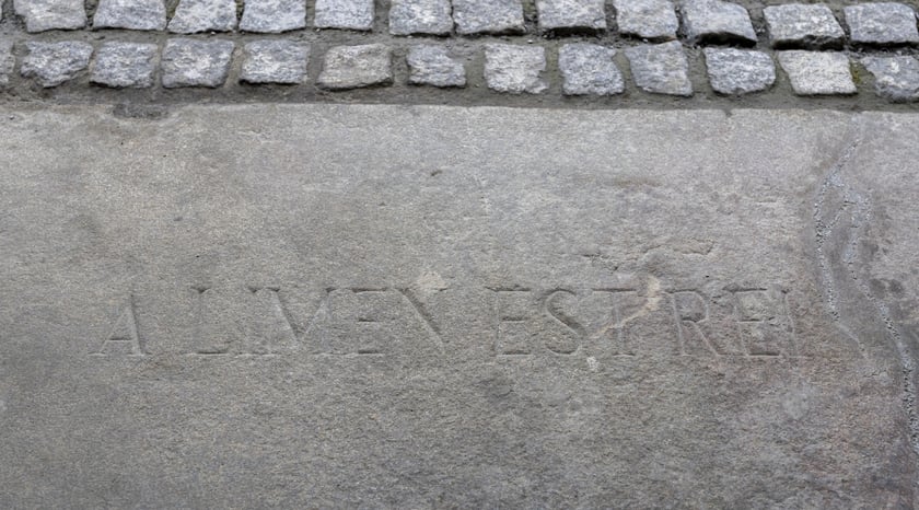 Dziś L'Uni ? dawniej ?Farmacja?. Nowoczesne biura w historycznych murach robią niezwykłe wrażenie