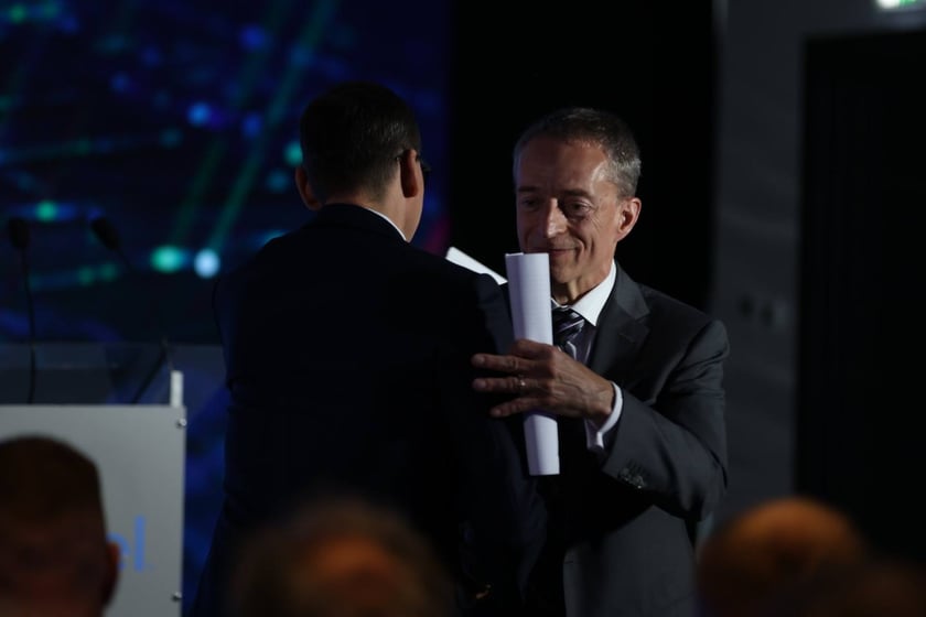 Intel, największy producent mikroprocesorów na świecie, zainwestuje rekordowe pieniądze w fabrykę pod Wrocławiem, 16 czerwca konferencja prasowa