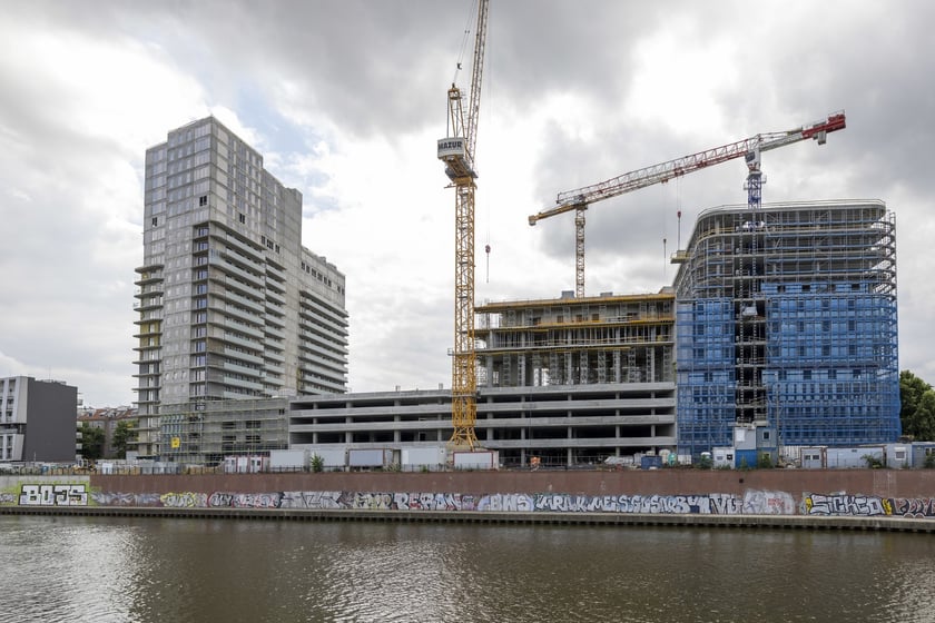 Czynsze wywoławcze we Wrocławiu na koniec czerwca 2023 roku pozostały stabilne względem poprzedniego kwartału i wahały się od 10,00 EUR do 16,00 EUR za mkw. miesięcznie.