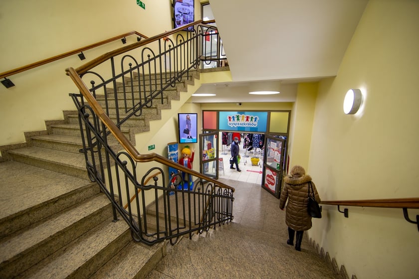 Kultowy dom handlowy w Rynku z dużymi zmianami. W Feniksie będzie Dino