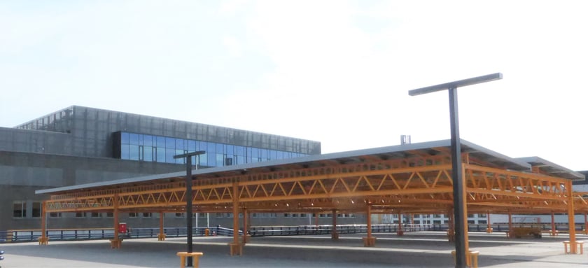 Luty 2025 r. Nowe lokale usługowe, hala sportowa, większy parking i instalacja fotowoltaiczna – Centrum Handlowe Astra na Gądowie właśnie kończy kilkuletni remont.