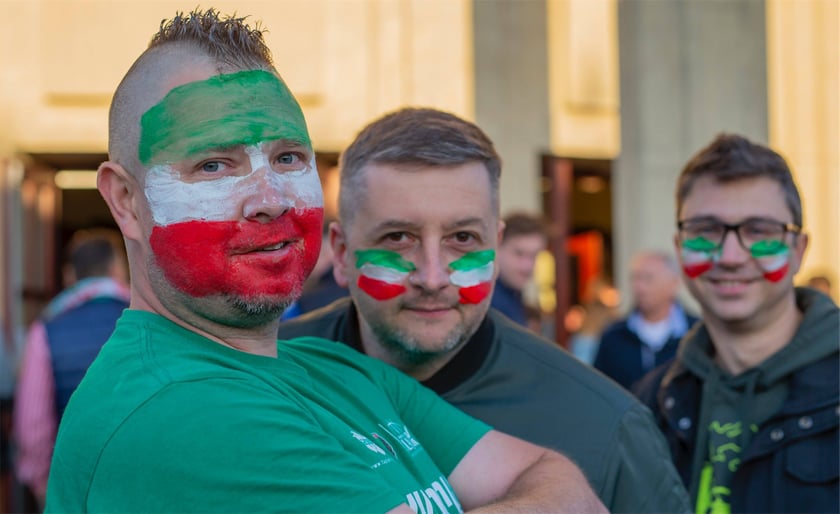 Kibice Śląska Wrocław bawią się w Hali stulecia z okazji mistrzostwa klubu