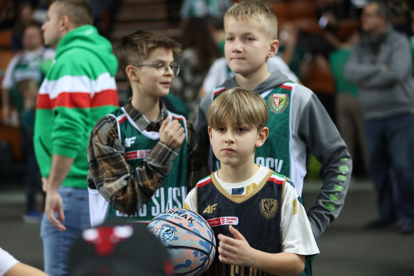 Zdjęcie z niedzielnego meczu koszykarskiego Śląska Wrocław w Hali Stulecia