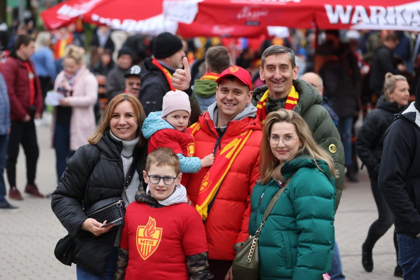 Zdjęcia kibiców z meczu żużlowego Betard Sparta Wrocław - Stal Gorzów, 7 maja 2023 r.