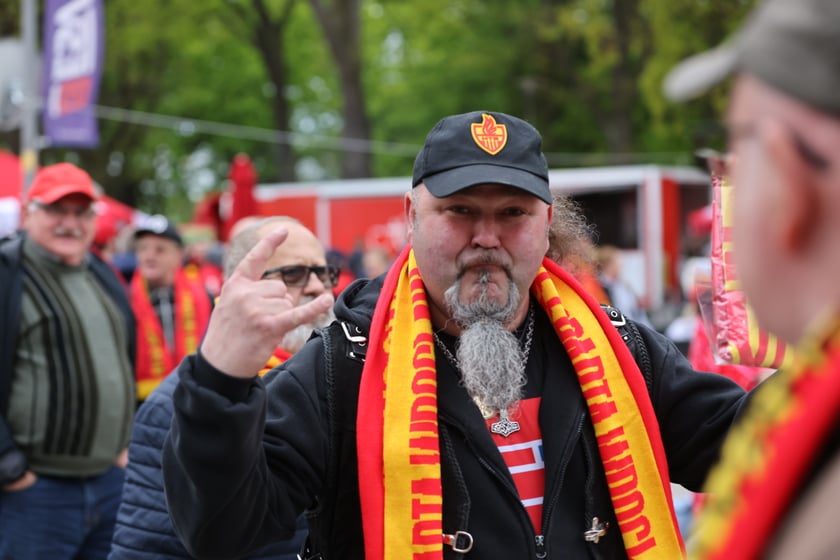 Zdjęcia kibiców z meczu żużlowego Betard Sparta Wrocław - Stal Gorzów, 7 maja 2023 r.