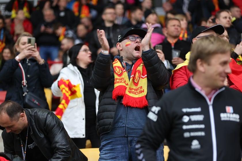 Zdjęcia kibiców z meczu żużlowego Betard Sparta Wrocław - Stal Gorzów, 7 maja 2023 r.