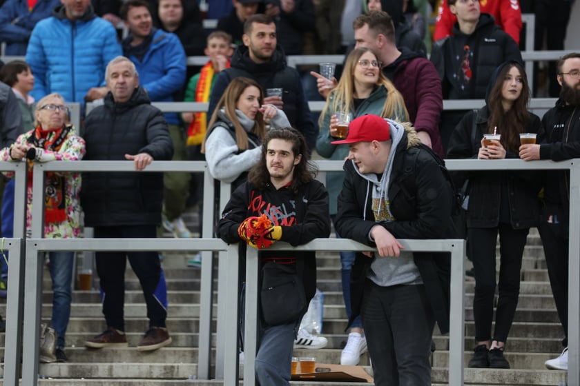 Zdjęcia kibiców z meczu żużlowego Betard Sparta Wrocław - Stal Gorzów, 7 maja 2023 r.