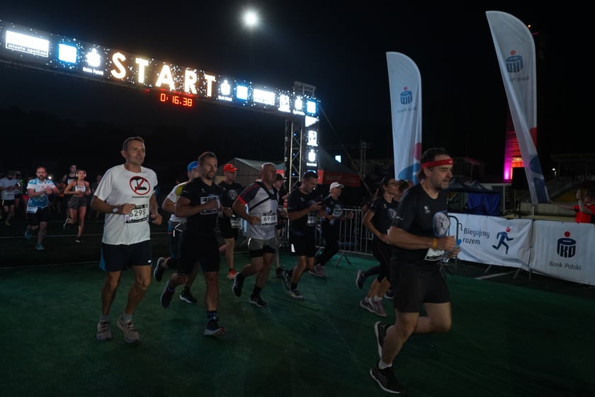 9. Nocny Wrocław Półmaraton - zdjęcia uczestników, 17 czerwca 2023 r.