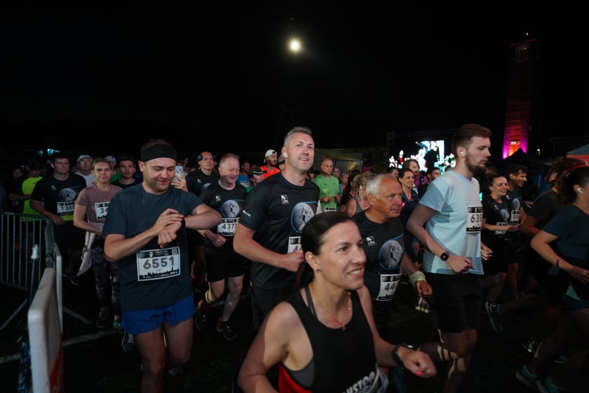 9. Nocny Wrocław Półmaraton - zdjęcia uczestników, 17 czerwca 2023 r.