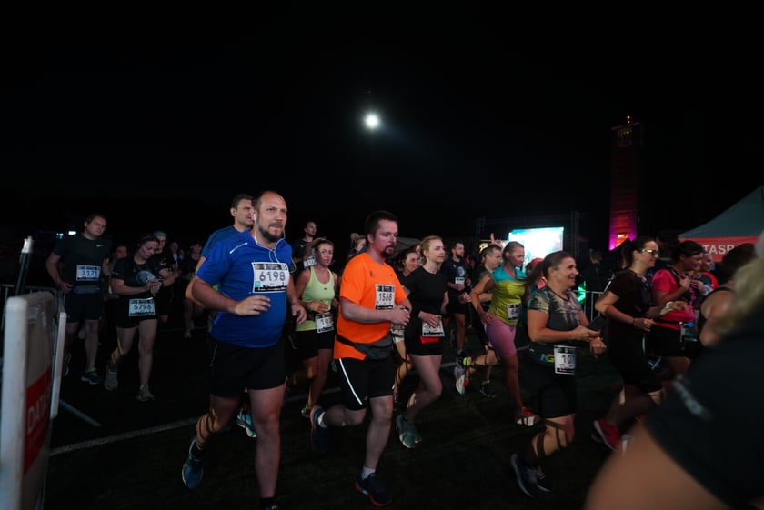 9. Nocny Wrocław Półmaraton - zdjęcia uczestników, 17 czerwca 2023 r.