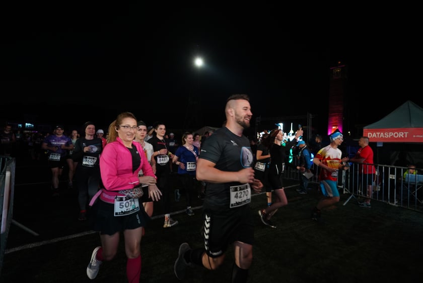 9. Nocny Wrocław Półmaraton - zdjęcia uczestników, 17 czerwca 2023 r.