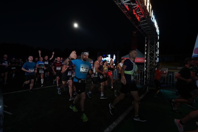 9. Nocny Wrocław Półmaraton - zdjęcia uczestników, 17 czerwca 2023 r.