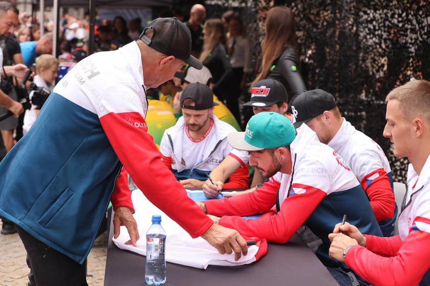 gwiazdy żużla na wrocławskim Rynku, 27.07.2023