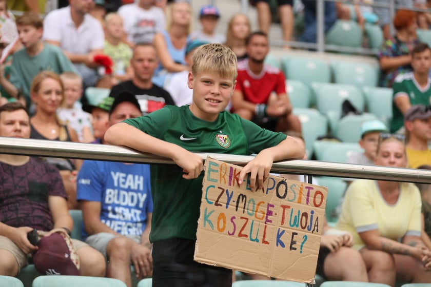 Taka atmosfera panowała na trybunach podczas meczu Śląsk Wrocław - Lech Poznań.