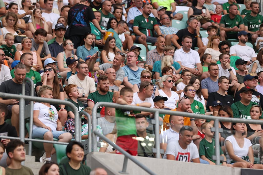 Taka atmosfera panowała na trybunach podczas meczu Śląsk Wrocław - Lech Poznań.