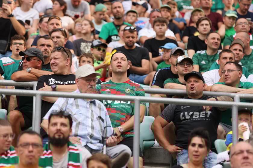 Taka atmosfera panowała na trybunach podczas meczu Śląsk Wrocław - Lech Poznań.