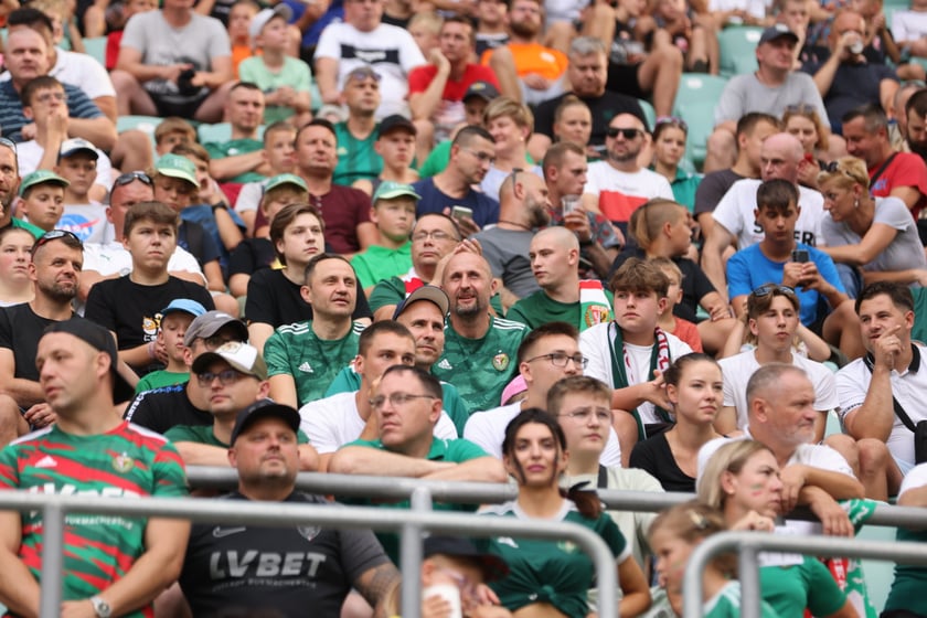 Taka atmosfera panowała na trybunach podczas meczu Śląsk Wrocław - Lech Poznań.