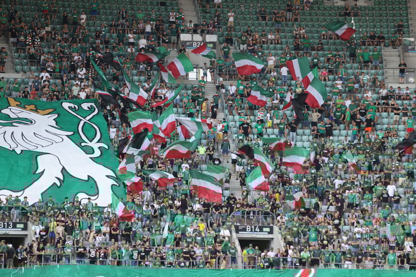 Taka atmosfera panowała na trybunach podczas meczu Śląsk Wrocław - Lech Poznań.
