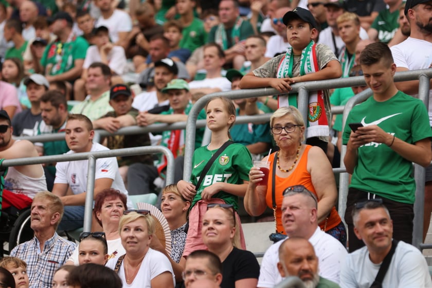 Taka atmosfera panowała na trybunach podczas meczu Śląsk Wrocław - Lech Poznań.