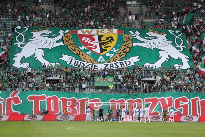 Taka atmosfera panowała na trybunach podczas meczu Śląsk Wrocław - Lech Poznań.