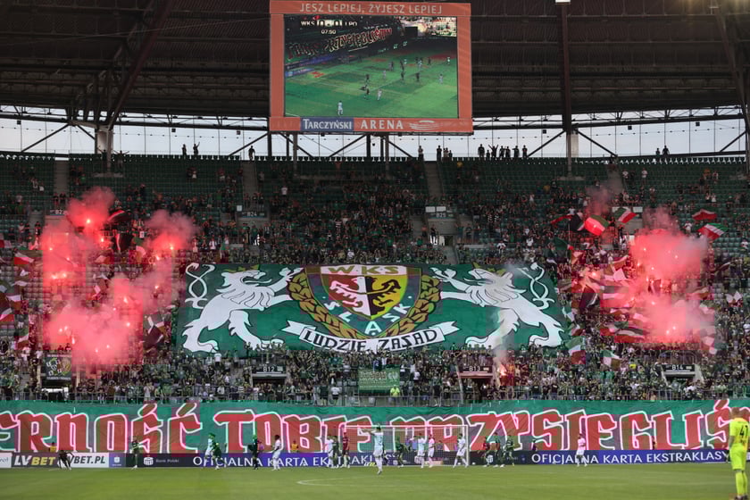Taka atmosfera panowała na trybunach podczas meczu Śląsk Wrocław - Lech Poznań.