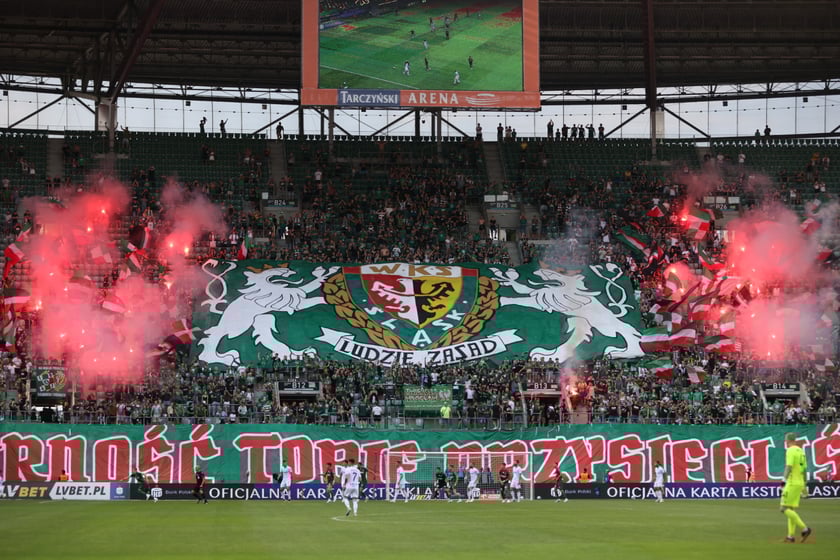 Taka atmosfera panowała na trybunach podczas meczu Śląsk Wrocław - Lech Poznań.