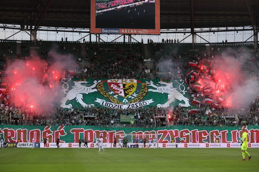 Taka atmosfera panowała na trybunach podczas meczu Śląsk Wrocław - Lech Poznań.