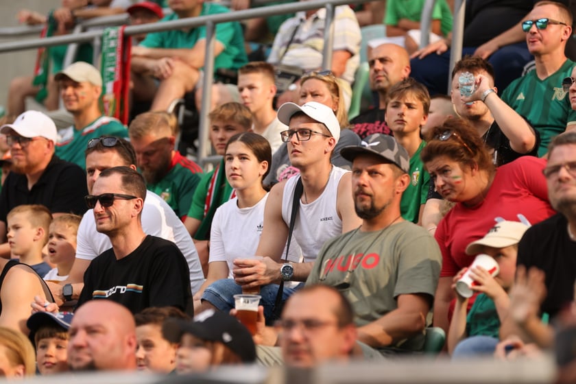 Taka atmosfera panowała na trybunach podczas meczu Śląsk Wrocław - Lech Poznań.