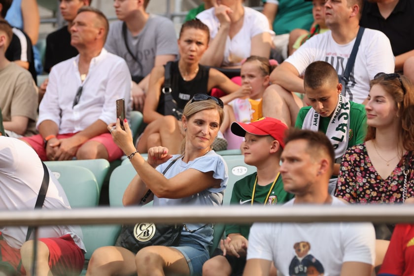Taka atmosfera panowała na trybunach podczas meczu Śląsk Wrocław - Lech Poznań.