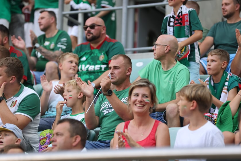 Taka atmosfera panowała na trybunach podczas meczu Śląsk Wrocław - Lech Poznań.