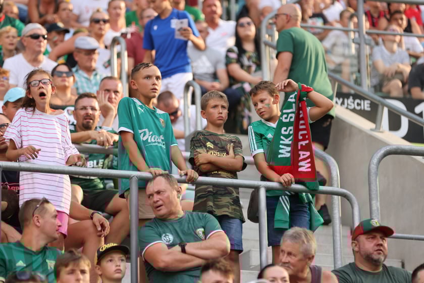 Taka atmosfera panowała na trybunach podczas meczu Śląsk Wrocław - Lech Poznań.