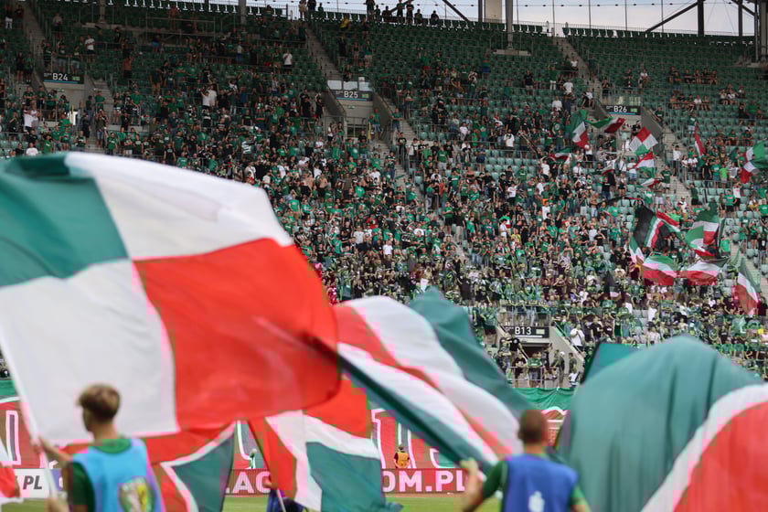 Taka atmosfera panowała na trybunach podczas meczu Śląsk Wrocław - Lech Poznań.