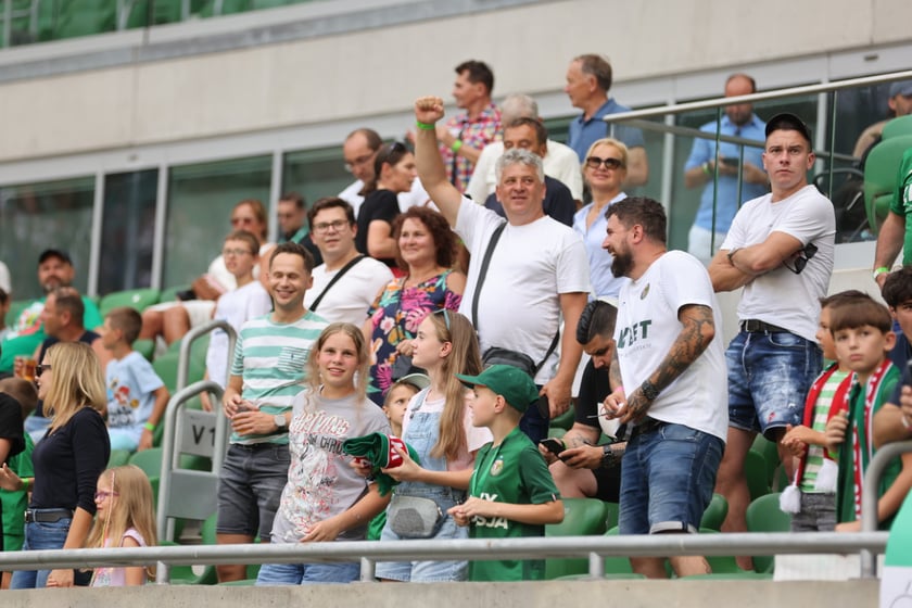 Taka atmosfera panowała na trybunach podczas meczu Śląsk Wrocław - Lech Poznań.