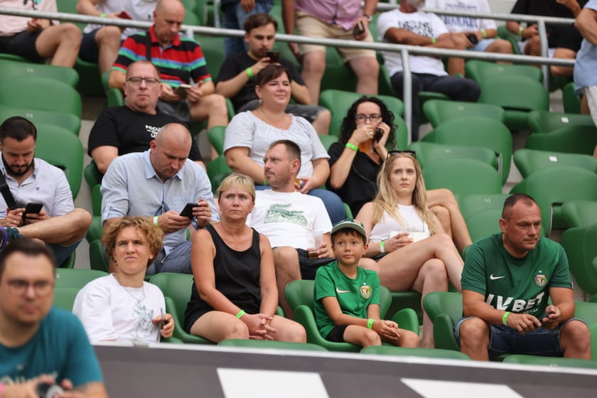Taka atmosfera panowała na trybunach podczas meczu Śląsk Wrocław - Lech Poznań.