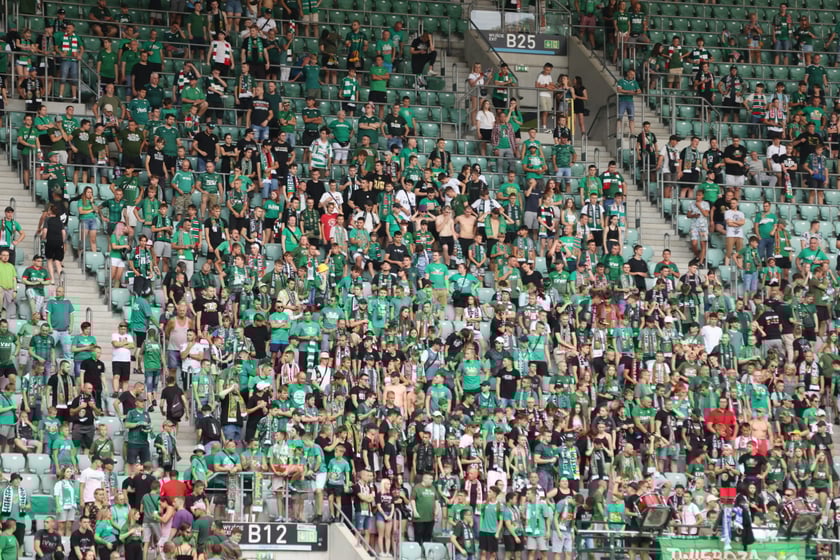 Taka atmosfera panowała na trybunach podczas meczu Śląsk Wrocław - Lech Poznań.