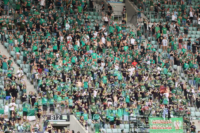 Taka atmosfera panowała na trybunach podczas meczu Śląsk Wrocław - Lech Poznań.