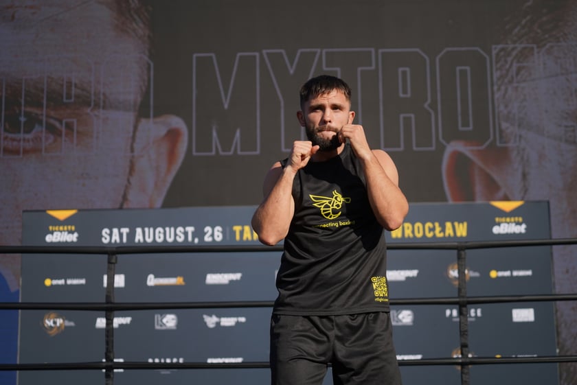 Oleksandr Usyk i Daniel Dubois podczas treningu na placu Wolności we Wrocławiu. Mistrzowska walka i wielka bokserska gala już w sobotę na Tarczyński Arena