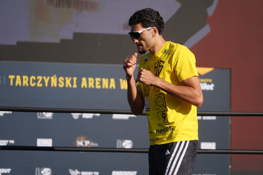 Oleksandr Usyk i Daniel Dubois podczas treningu na placu Wolności we Wrocławiu. Mistrzowska walka i wielka bokserska gala już w sobotę na Tarczyński Arena