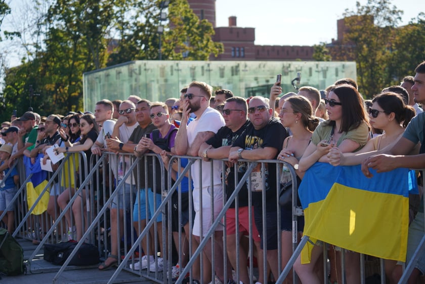 Oleksandr Usyk i Daniel Dubois podczas treningu na placu Wolności we Wrocławiu. Mistrzowska walka i wielka bokserska gala już w sobotę na Tarczyński Arena