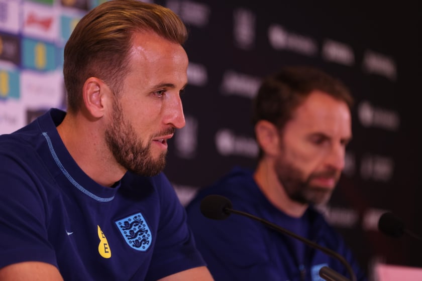 Harry Kane i Gareth Southgate podczas konferencji prasowej na Tarczyński Arenie