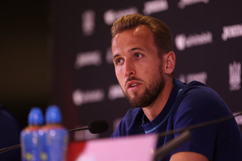 Harry Kane i Gareth Southgate podczas konferencji prasowej na Tarczyński Arenie